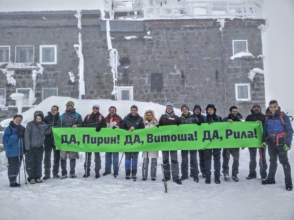 Екип на "Движение Да България" изкачи Черни връх за каузата на природата