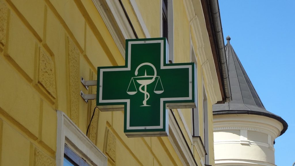 Демократична България твърдо се противопоставя на опитите на правителството да унищожи независимите аптеки
