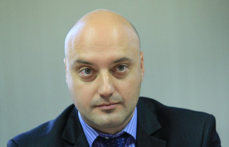 Доц. Атанас Славов: Трябва периодична преценка на извънредните мерки