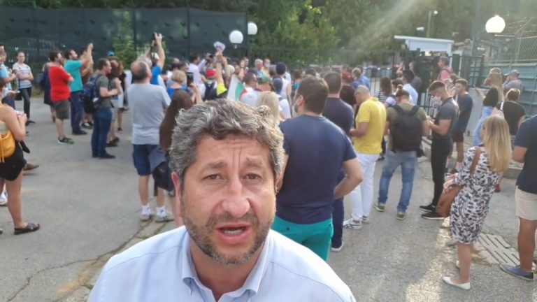 Напомнихме на главния прокурор за шкафчето на Бойко Борисов в държавната вила “Секвоя” и за изтеклите записи