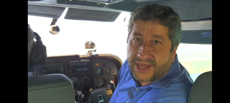 Христо Иванов лети с пилот Петър Гетов, след  последния изтекъл запис на Бойко Борисов