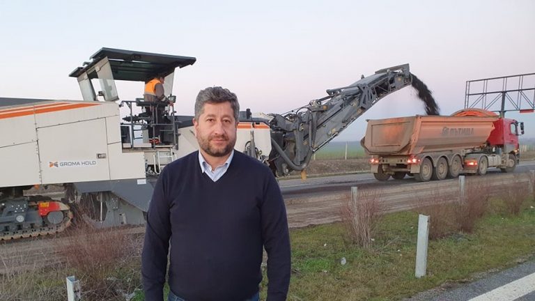 Христо Иванов от ремонта на “Тракия”: Борисов, ела с джипката и обясни как цената скочи двойно