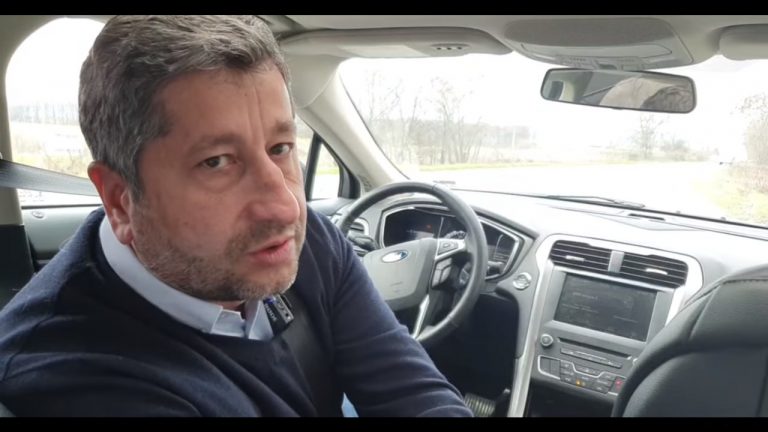 Пачки в чекмеджетата на Бойко - дупки в бюджета