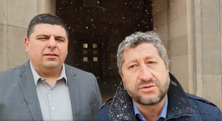 С концесията на летище София Борисов бърза да обслужи своите приятели