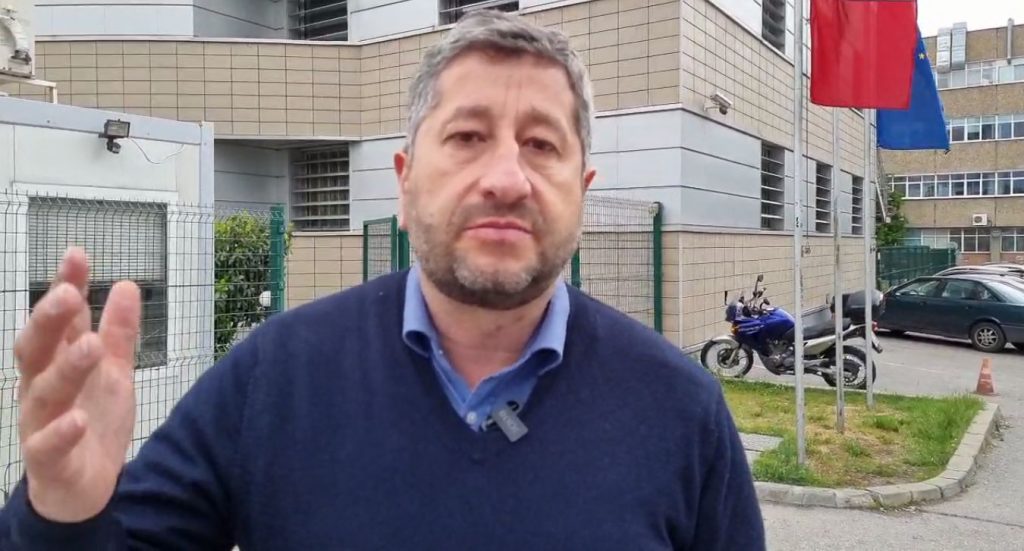 Христо Иванов: Поредното избиване на зъбите ли е подслушването на политици