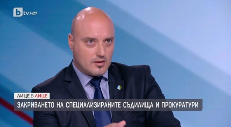 Атанас Славов пред bTV: Чекисти в службите изпълват политически поръчки