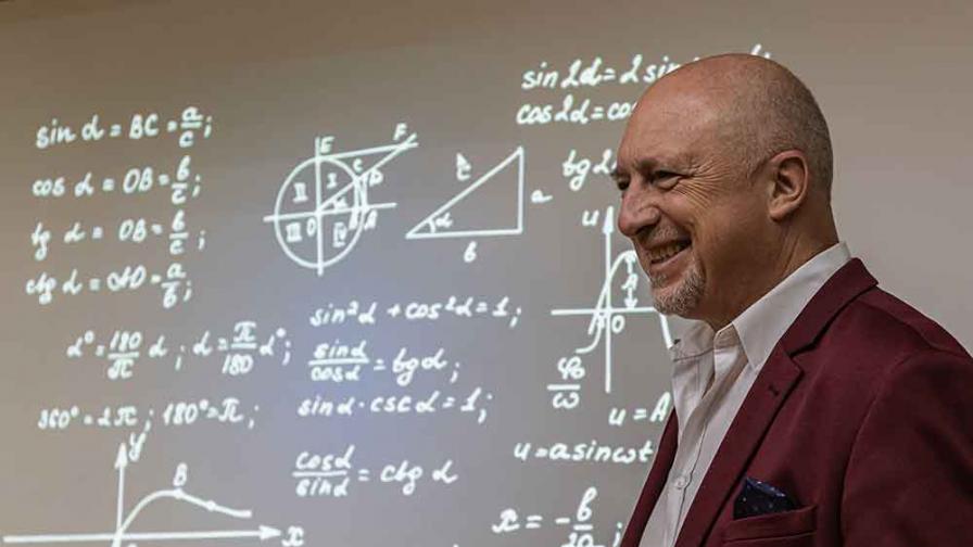 Ивайло Старибратов – математикът, който иска да внесе логика и разум в политиката