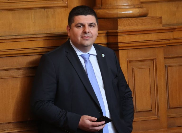 „Демократична България“ предлага да се закрие Държавната петролна компания