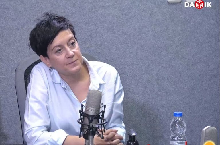 Антоанета Цонева пред радио "Дарик"