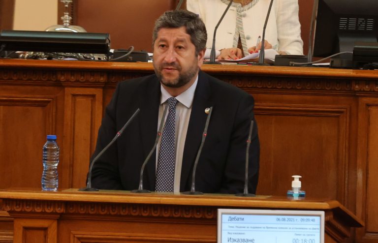Парламентът гласува два закона от съдебната реформа в последния си ден