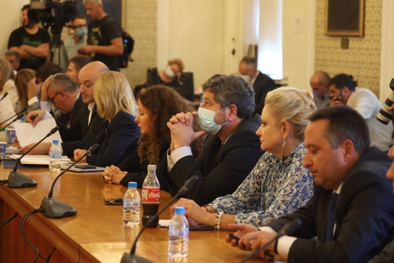 Коалицията “Гешев” отново забави закриването на спецсъда и спецпрокуратурата