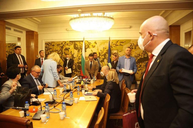 ГЕРБ, ДПС и БСП провалиха гледането на закона за закриване на спецсъда и спецпрокуратурата