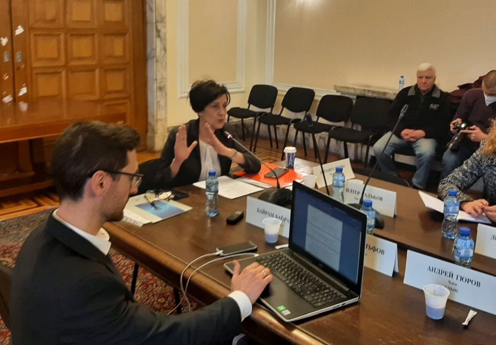 Антоанета Цонева: Всеки законопроект да се оценява и за въздействието му над българите в чужбина