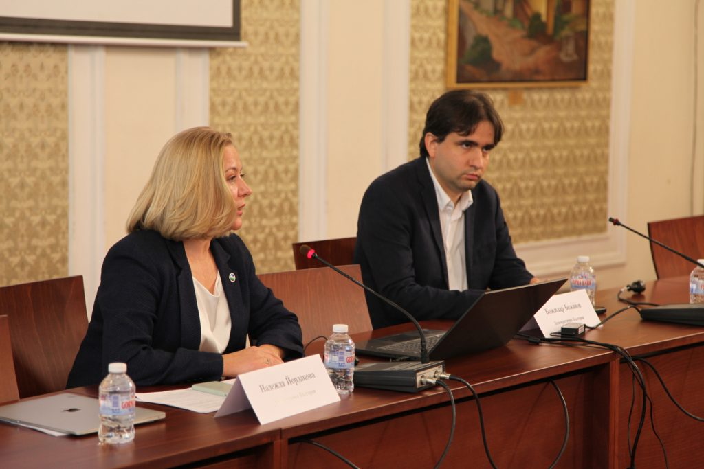 <strong>“Демократична България” проведе дискусия за въвеждане на преброителни  центрове и внесе в НС промяна в “Изборния кодекс”</strong>