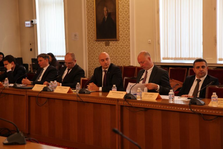 <strong>След две седмици партиите ще внесат проектите си за конституционни промени в Комисията по конституционни въпроси</strong>