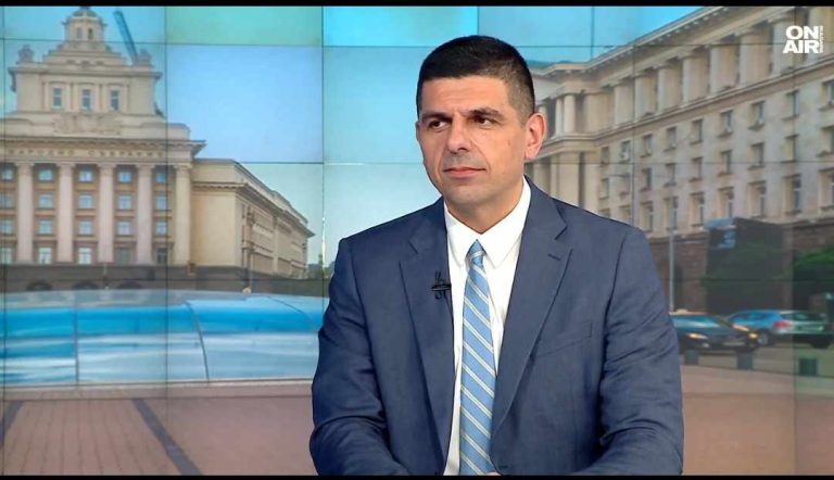 Ивайло Мирчев: Знаете ли кога Борисов и Пеевски могат да ви държат сметка?