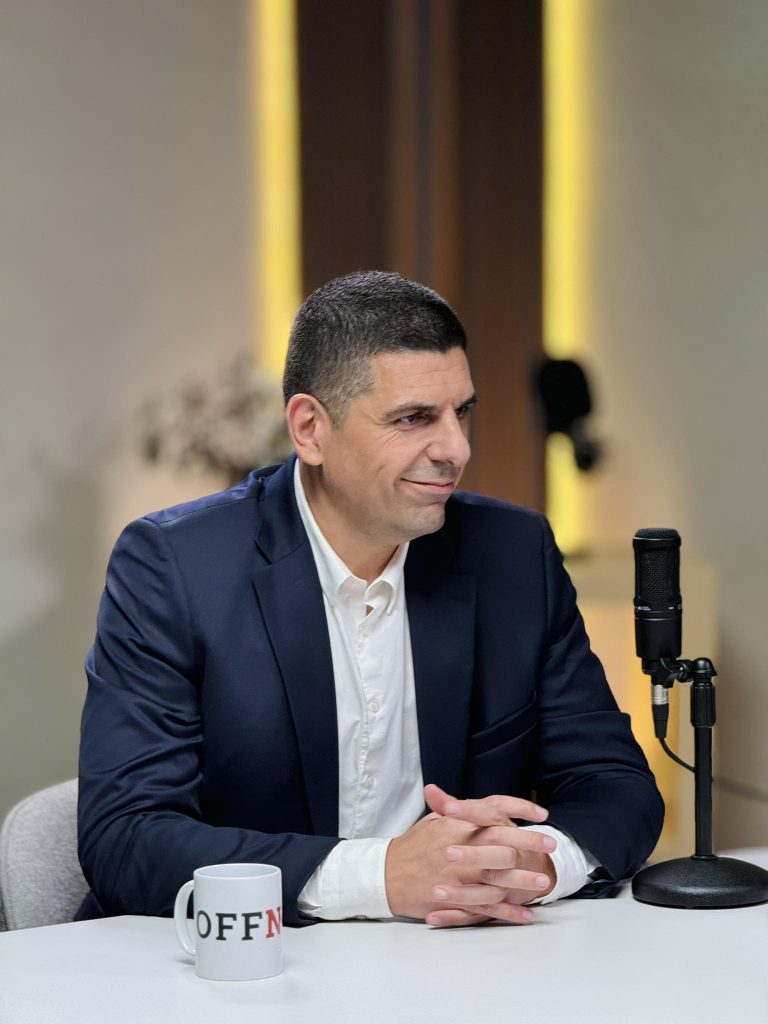 НСО и президента трябва да отговорят защо Пеевски от година използва охрана от НСО?