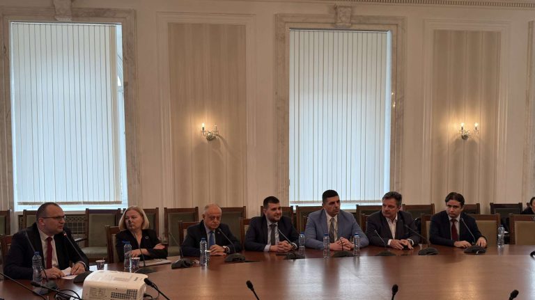 Бюджетът представлява опасен ляв завой - нито едно правителство не е залагало толкова много разходи в новата българска история