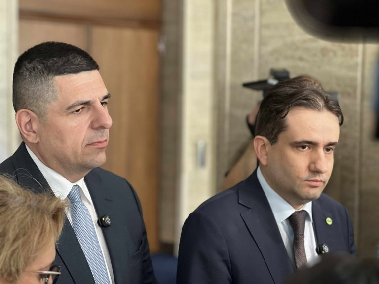Божидар Божанов: Борисов и мнозинството разбиха санитарния кордон и позволиха на Пеевски да превземе държавата