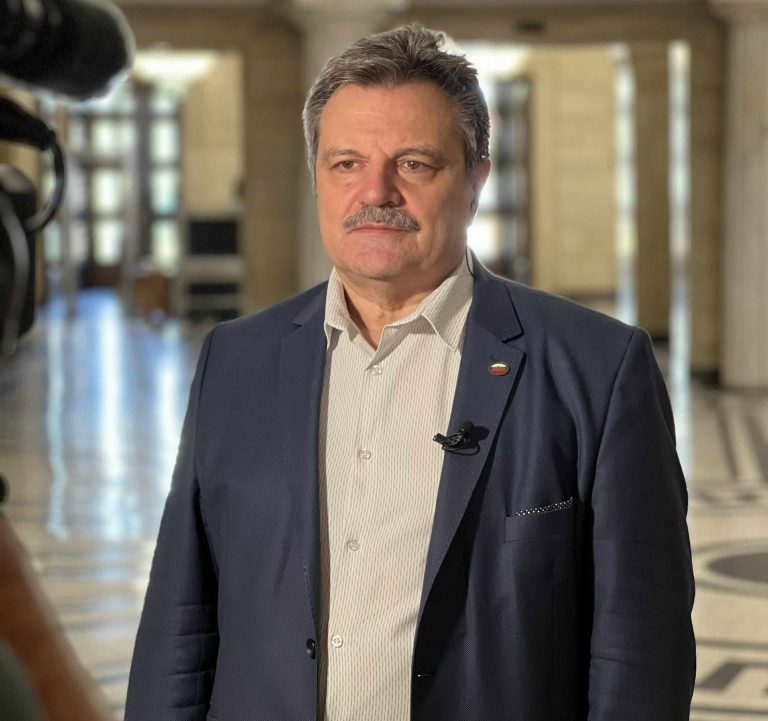 Александър Симидчиев: МЗ още утре може да даде 12-15 млн. лева за младите лекари