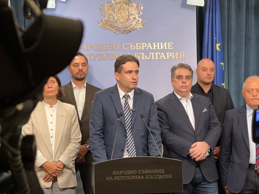 59 депутати от ПП-ДБ, МЕЧ и АПС внесоха вот на недоверие срещу правителството 