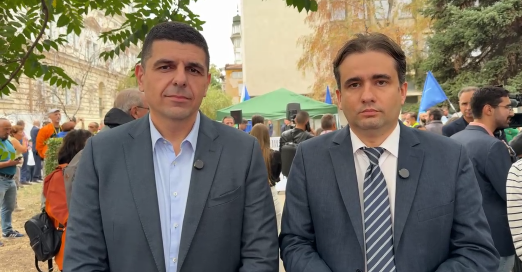 „Да, България“ внася сигнал за несъответствия в декларираните приходи на Пеевски