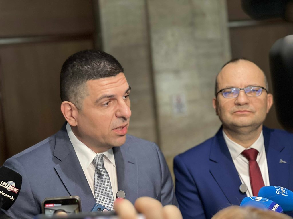 „Да, България“: Ако не бъдат взети спешни мерки за овладяване на бюджетния дефицит, страната отива към румънски сценарий, който влече след себе си вдигане на данъци и висока инфлация