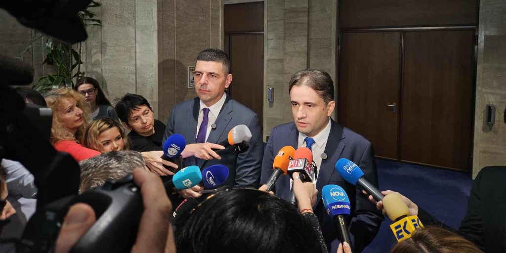 Божидар Божанов: Властта се е скрила и разпределя порции