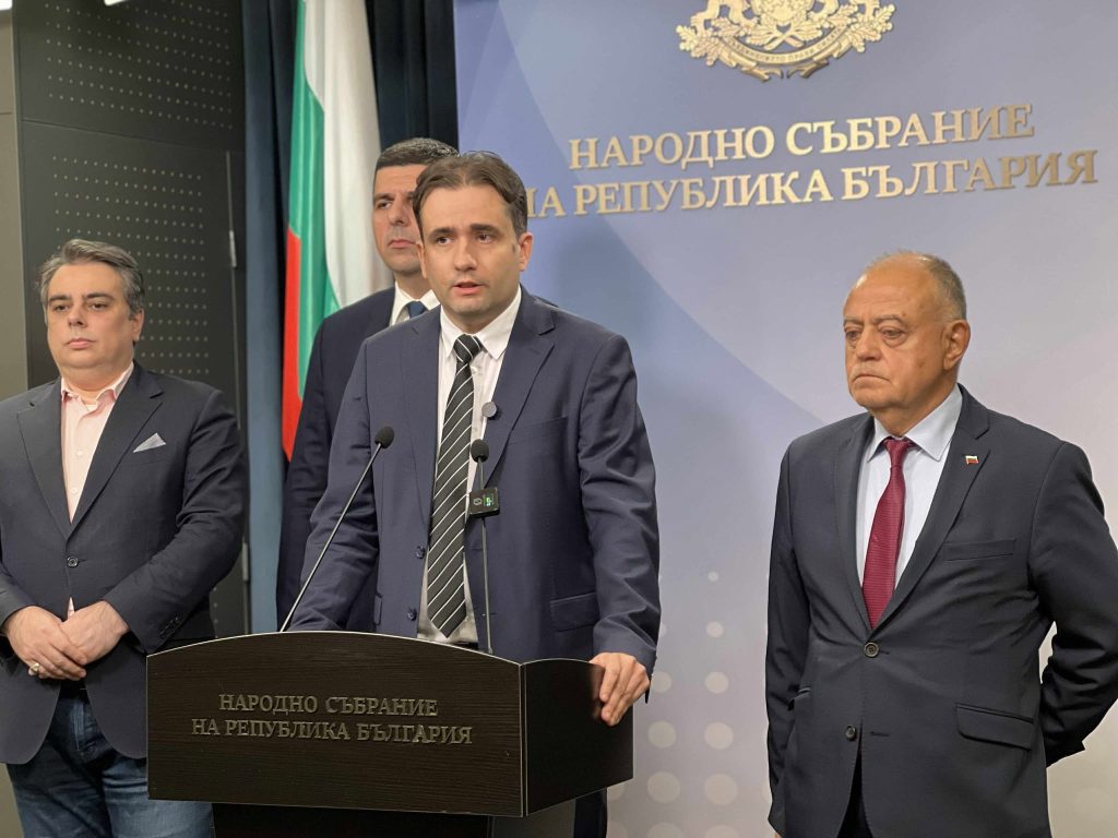 ПП-ДБ: Политическата криза може да се разреши само ако Пеевски бъде изваден от съдебната власт и службите