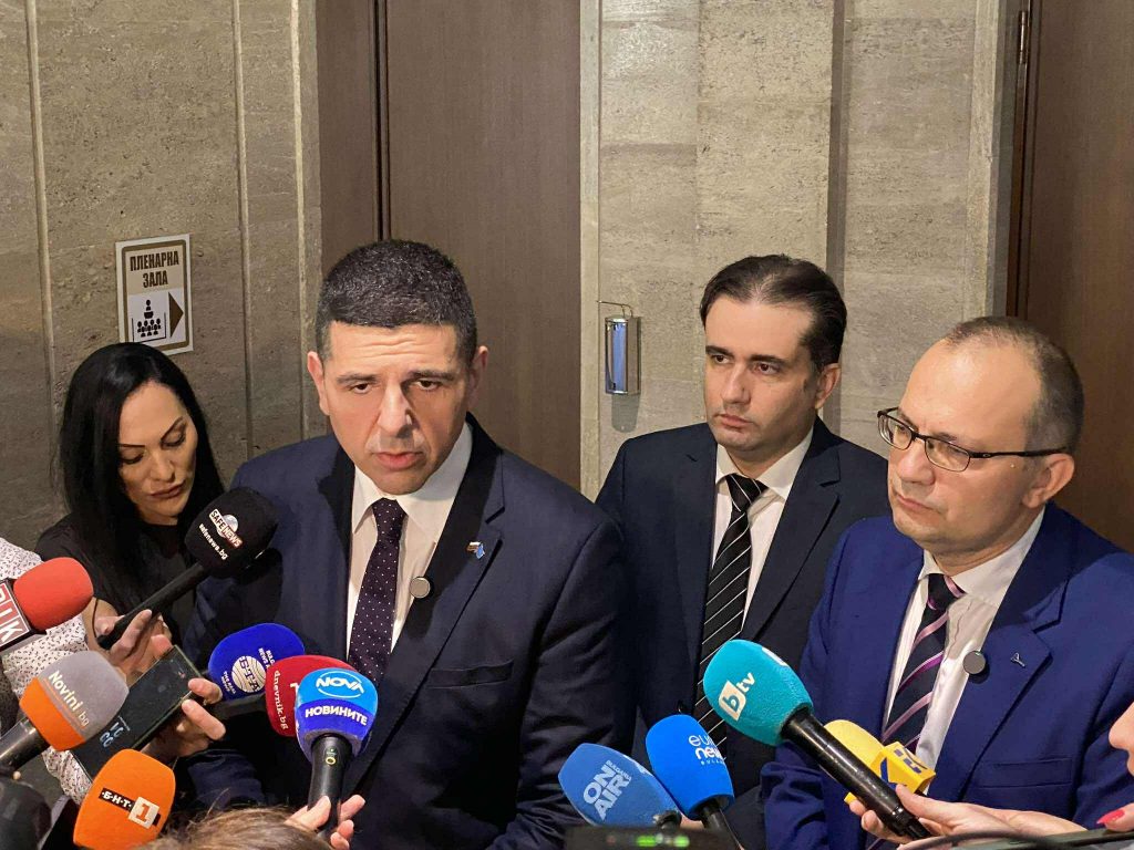 “Да, България”: Теменужка Петкова да свали проекта на бюджет от сайта на Министерството на финансите, да се запознае с нашите десни мерки и да го пренапише