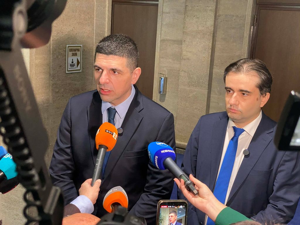 Пеевски освободи кабинета на Тодор Живков, днес ще поискаме сваляне на охраната му