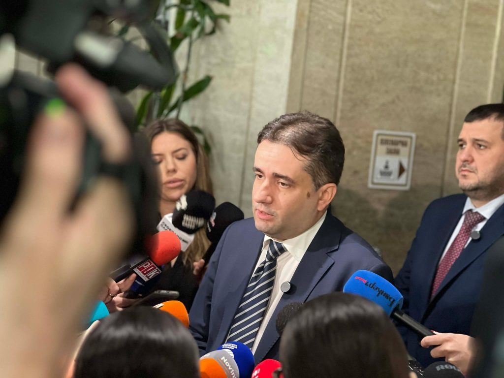 Божидар Божанов: ГЕРБ са преписали законопроекта на Пеевски за закриване на антикорупционната комисия, вместо да подпишат оставката на Антон Славчев
