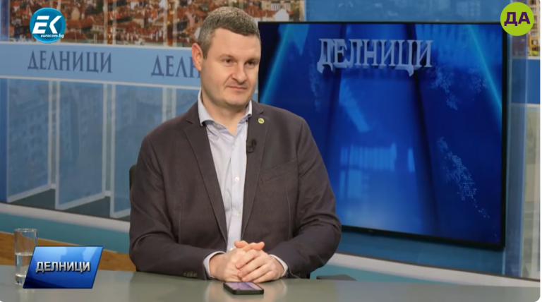 Симеон Ставрев в "Делници"
