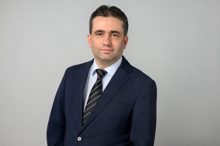 Божидар Божанов: Завладяната държава се бори с конкретика, няма да участваме в прегрупиране на олигарси