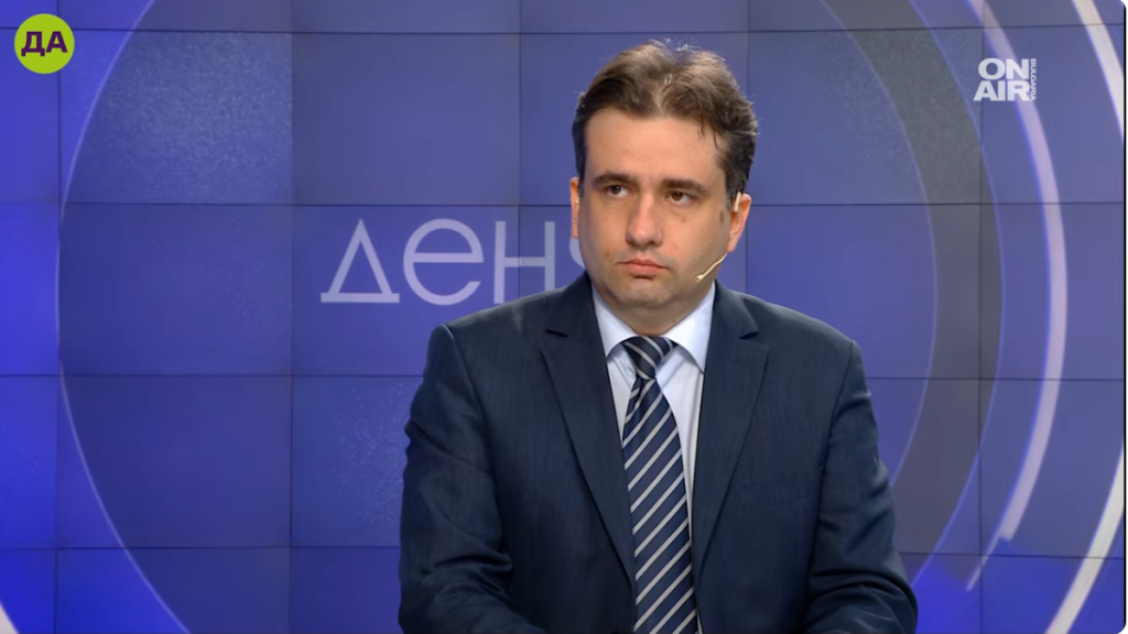 Божидар Божанов: Всъщност защо Радев отива на избори – за да се бори срещу модела Борисов-Пеевски или за да атакува ПП-ДБ и правителство, което се бори срещу купения вот?