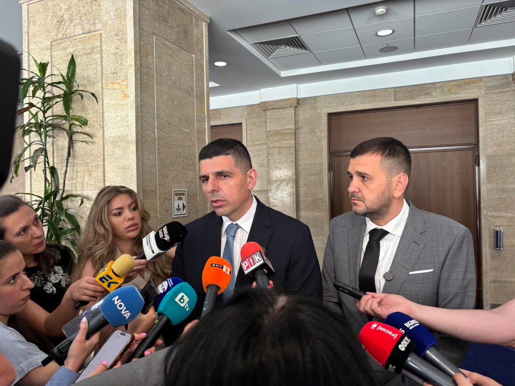 “Демократична България”: Трябват реформи, а не оправдания и нов дълг, за да ограничим още тази година дефицита до 3%