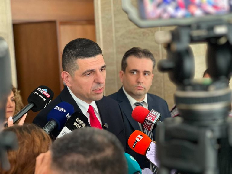 ДБ призова Десислава Атанасова да подаде оставка като конституционен съдия