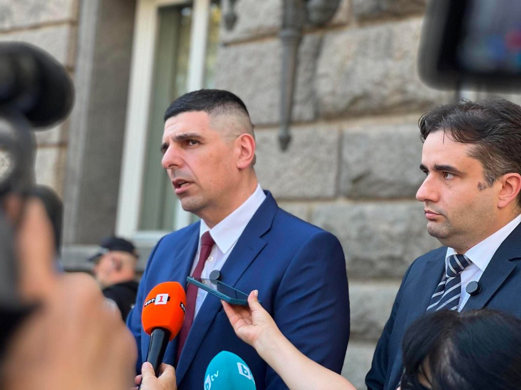 Демократична България: Изискваме цялата информация за разполагането на американски самолети-цистерни в Безмер, преди да решим как да гласуваме
