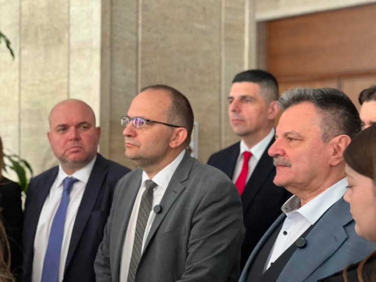 “Демократична България”: Прогресивен дълг, прогресивен дефицит и прогресивни разходи има, прогресивни реформи няма